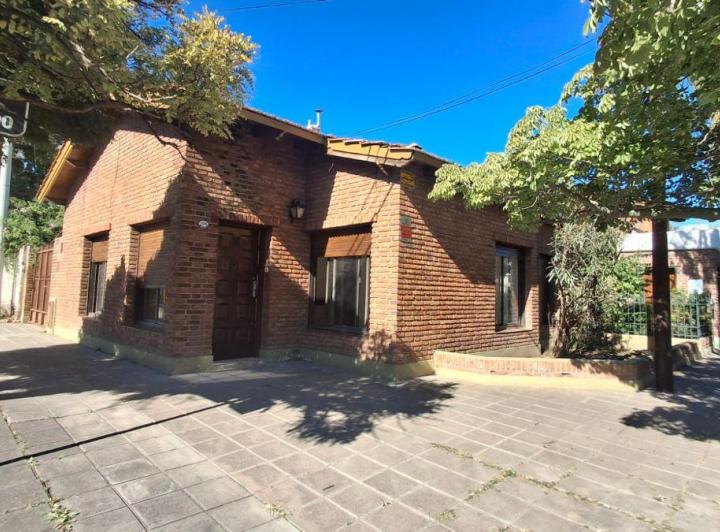 Casa · 90m² · 4 Ambientes · 1 Cochera