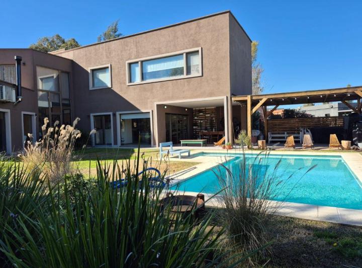 Casa · 807m² · 5 Ambientes · 1 Cochera
