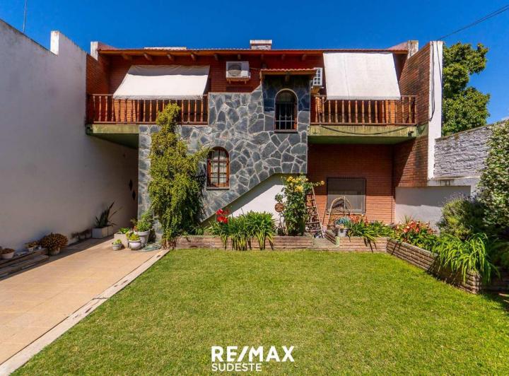 Casa · 190m² · 5 Ambientes · 3 Cocheras