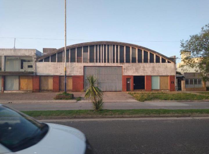 Bodega-Galpón · 850m² · 2 Ambientes