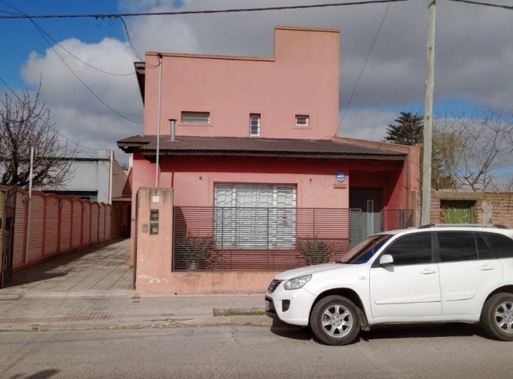 Casa · 1m² · 6 Ambientes