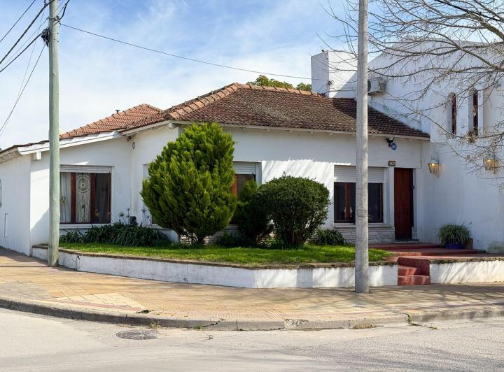 Casa · 200m² · 5 Ambientes · 1 Cochera