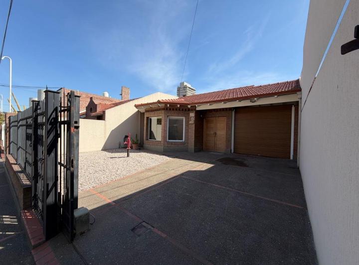 Casa · 200m² · 1 Ambiente · 1 Cochera