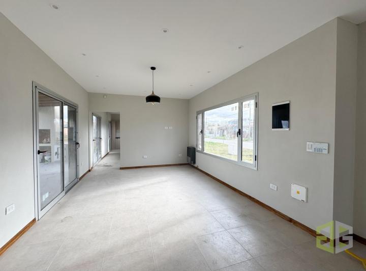 Casa · 111m² · 4 Ambientes · 1 Cochera