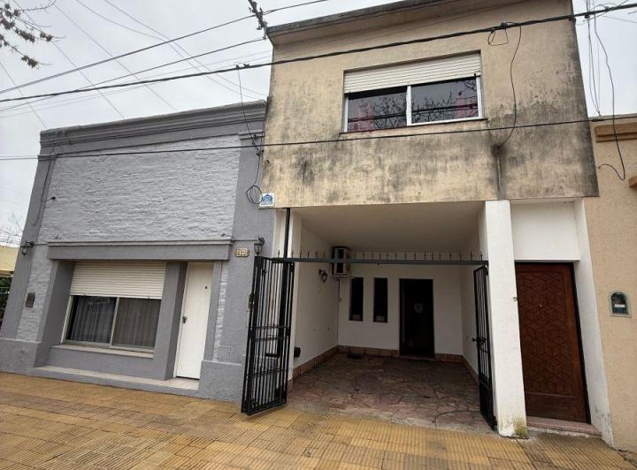 Edificio · 200m² · 6 Ambientes · 1 Cochera