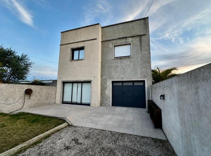 Casa · 200m² · 5 Ambientes · 1 Cochera