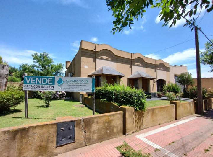 Casa · 270m² · 2 Dormitorios