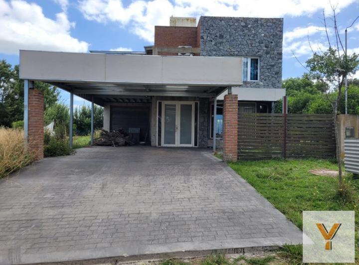 Casa · 160m² · 4 Ambientes · 2 Cocheras