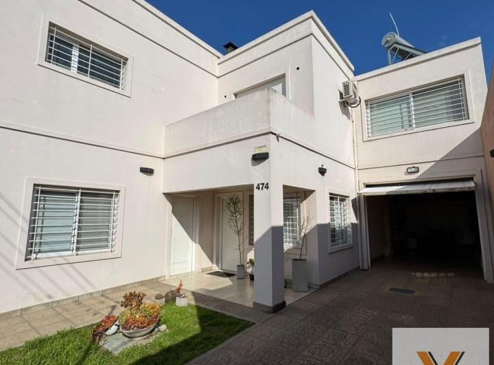 Casa · 206m² · 8 Ambientes