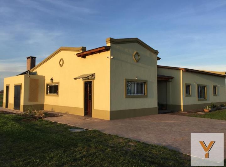 Campo · 243m² · 3 Ambientes · 4 Cocheras