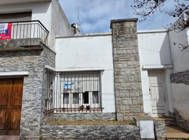 Casa · 100m² · 5 Ambientes · 1 Cochera