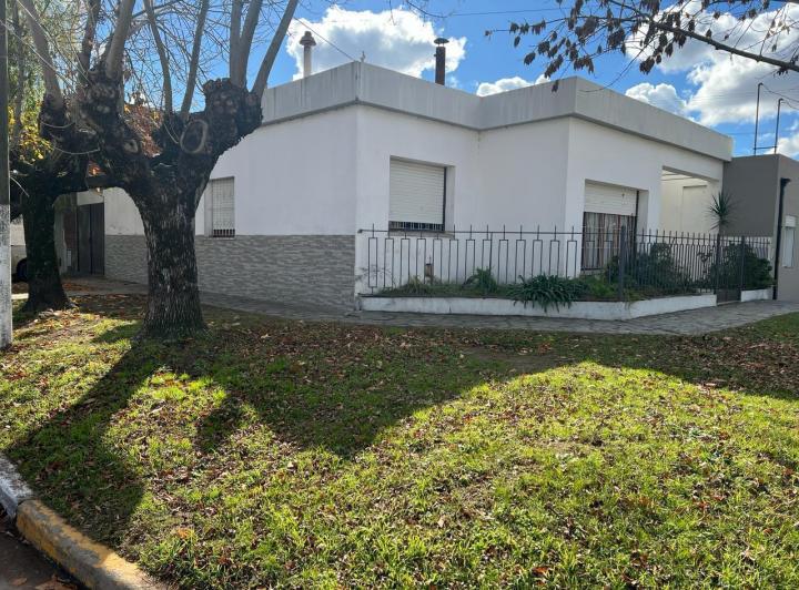 Casa · 209m² · 4 Ambientes · 1 Cochera