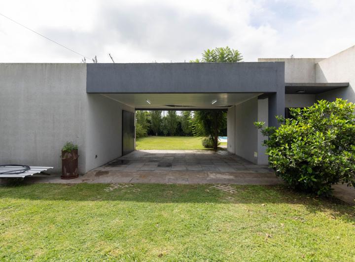 Casa · 150m² · 3 Ambientes · 4 Cocheras