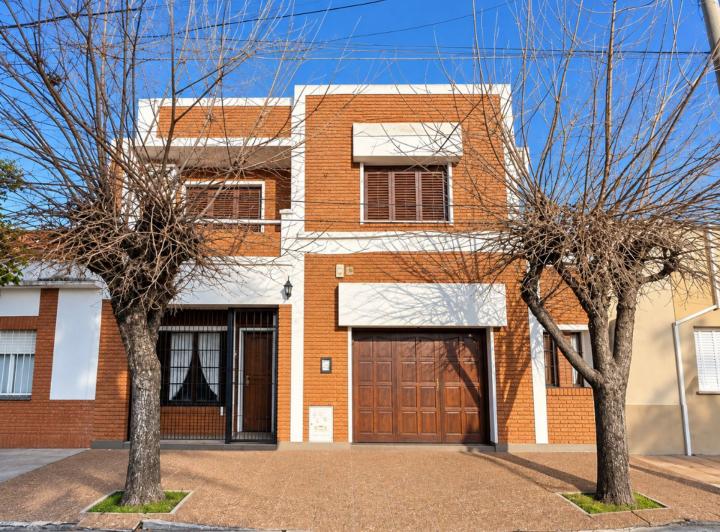 Casa · 146m² · 5 Ambientes · 1 Cochera