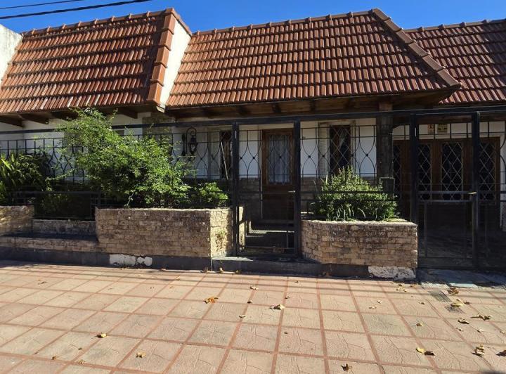 Casa · 388m² · 6 Ambientes · 1 Cochera