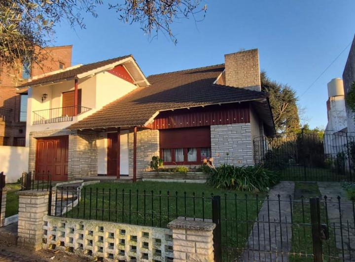 Casa · 192m² · 4 Ambientes · 1 Cochera