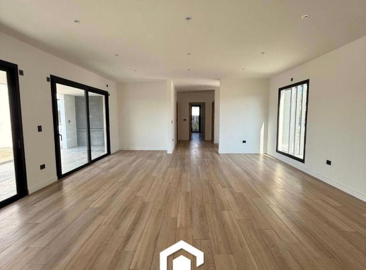 Casa · 212m² · 6 Ambientes · 1 Cochera