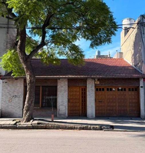 Casa · 200m² · 5 Ambientes · 1 Cochera