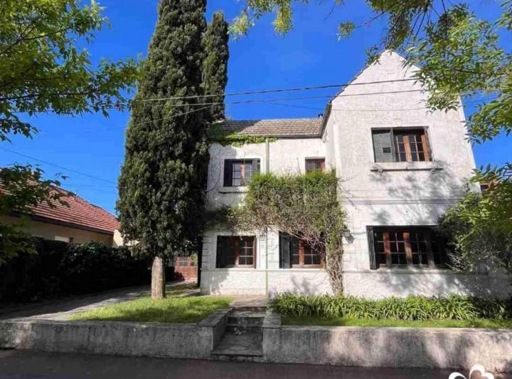 Casa · 190m² · 9 Ambientes · 1 Cochera