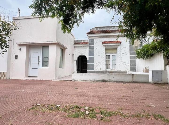 Casa · 229m² · 2 Dormitorios