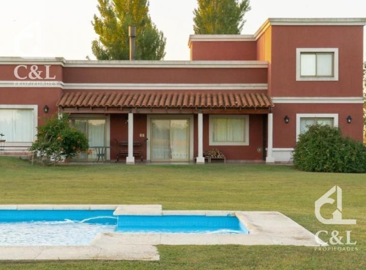 Casa · 363m² · 4 Dormitorios · 1 Cochera