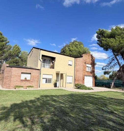 Casa · 356m² · 5 Ambientes · 2 Cocheras