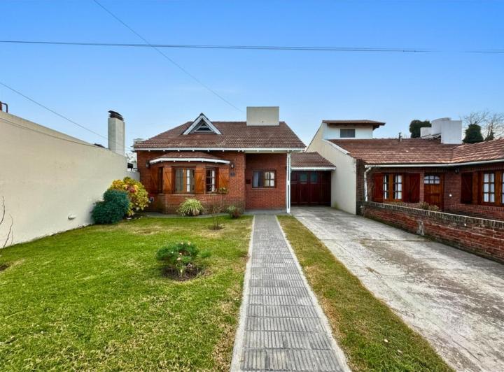 Casa · 188m² · 5 Ambientes · 1 Cochera