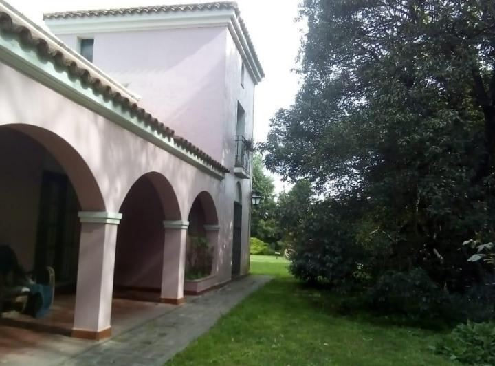 Casa · 400m² · 4 Ambientes · 2 Cocheras