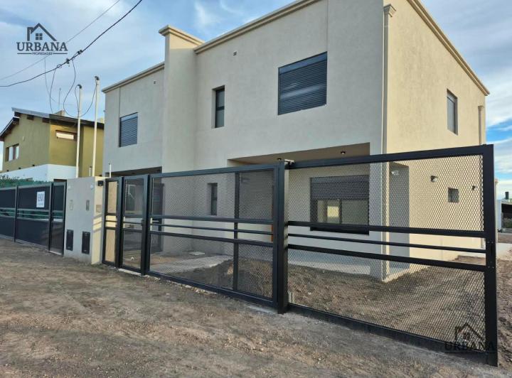 Casa · 145m² · 5 Ambientes · 1 Cochera
