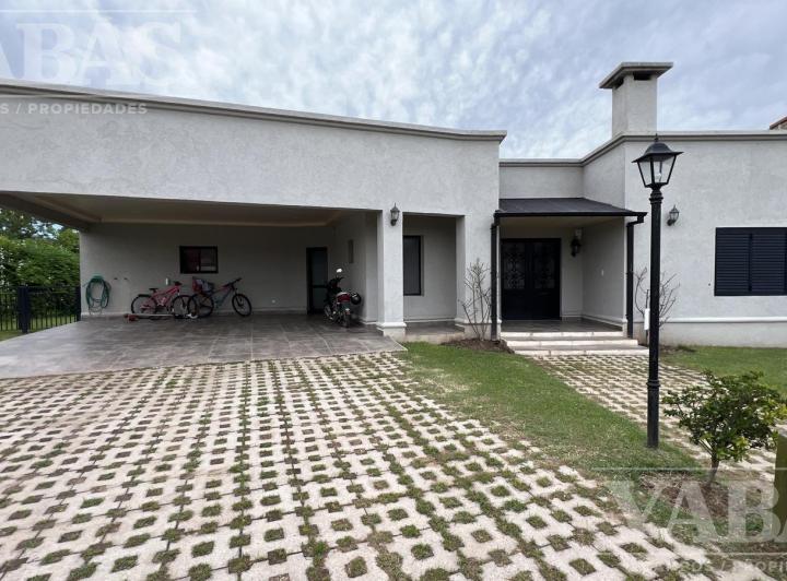 Casa · 220m² · 5 Ambientes · 1 Cochera