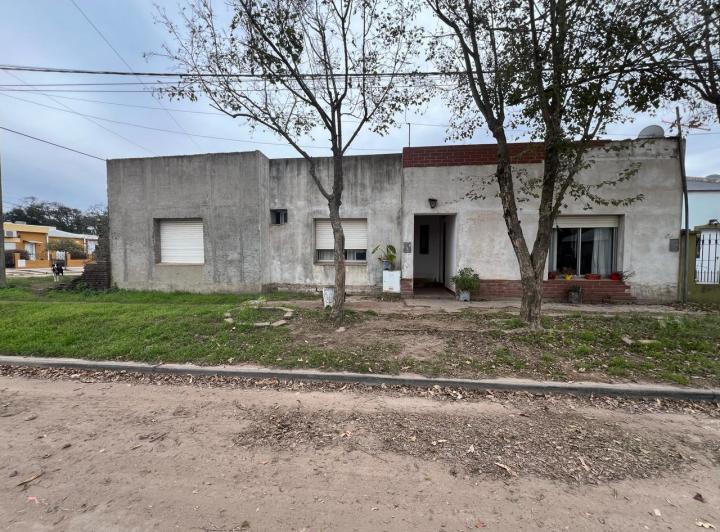 Casa · 400m² · 4 Ambientes · 1 Cochera