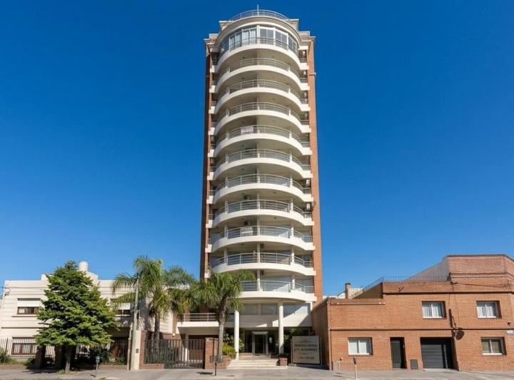 Departamento · 120m² · 6 Ambientes · 1 Cochera