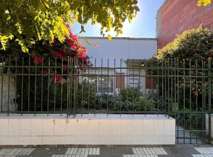 Casa · 250m² · 6 Ambientes · 1 Cochera