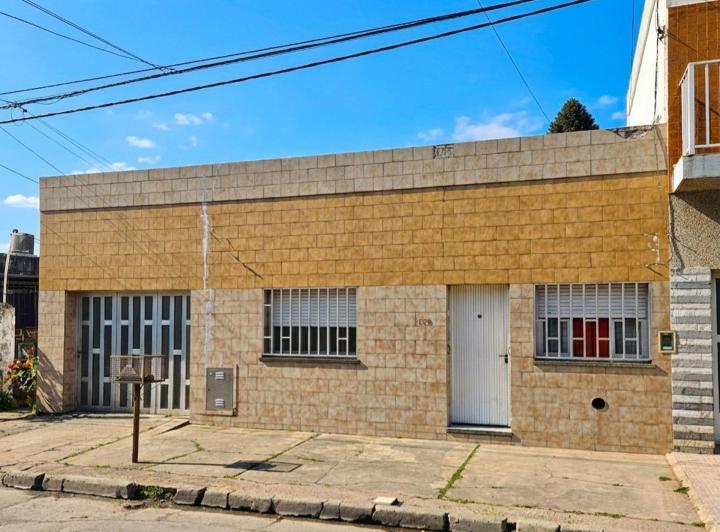 Casa · 97m² · 4 Ambientes · 2 Cocheras
