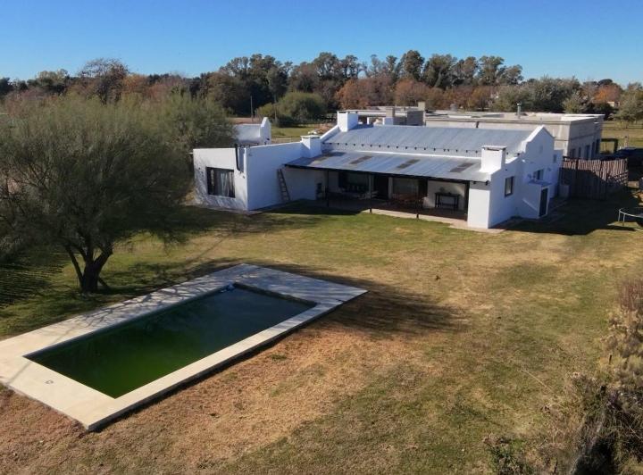 Casa · 220m² · 4 Ambientes · 2 Cocheras