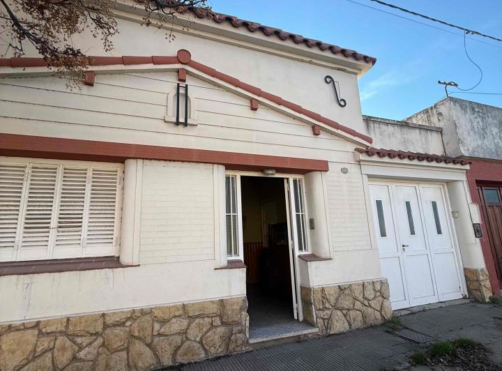Casa · 160m² · 1 Ambiente · 1 Cochera