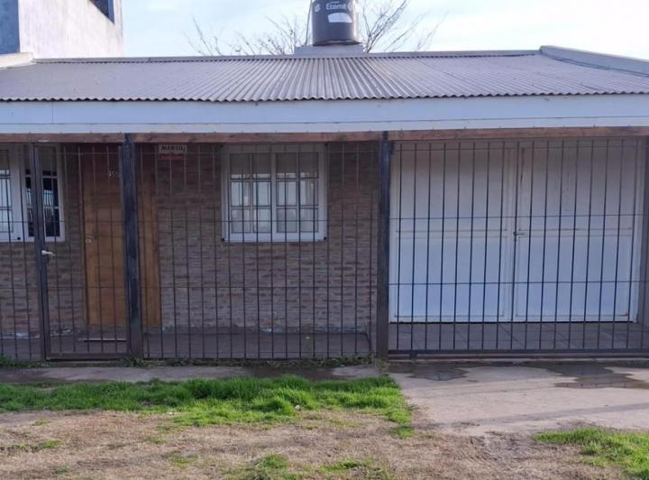 Casa · 375m² · 4 Ambientes · 2 Cocheras