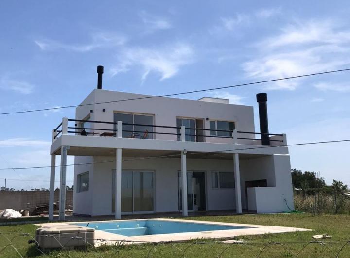 Casa · 128m² · 3 Ambientes · 2 Cocheras