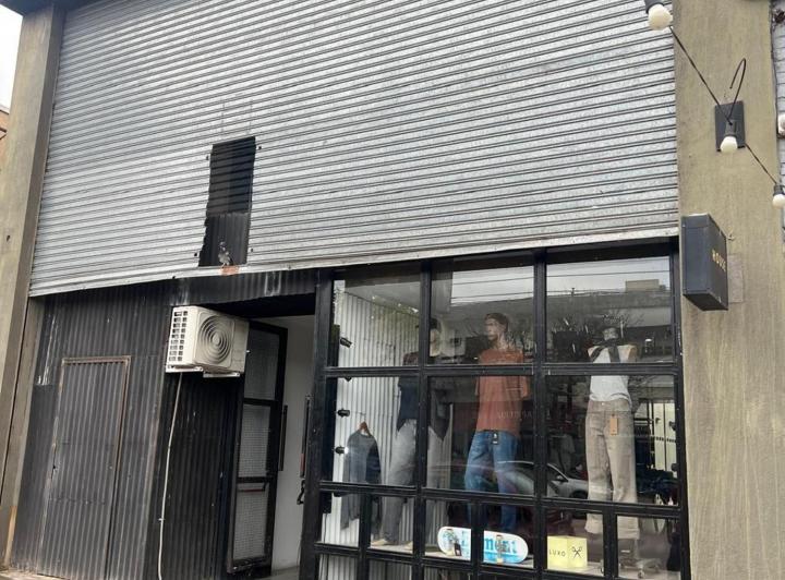 Local comercial · 311m²
