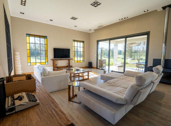 Casa · 439m² · 6 Ambientes · 3 Cocheras