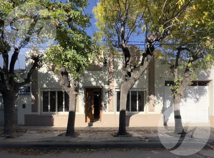 Casa · 349m² · 6 Ambientes · 4 Cocheras