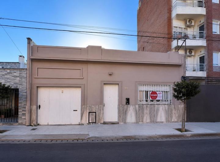 Casa · 169m² · 6 Ambientes · 1 Cochera