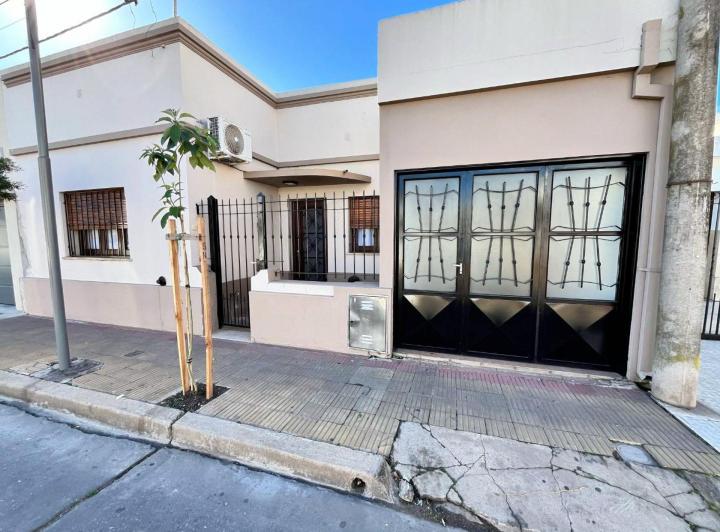 Casa · 200m² · 4 Ambientes · 1 Cochera