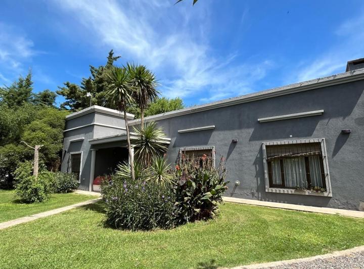 Casa · 230m² · 8 Ambientes