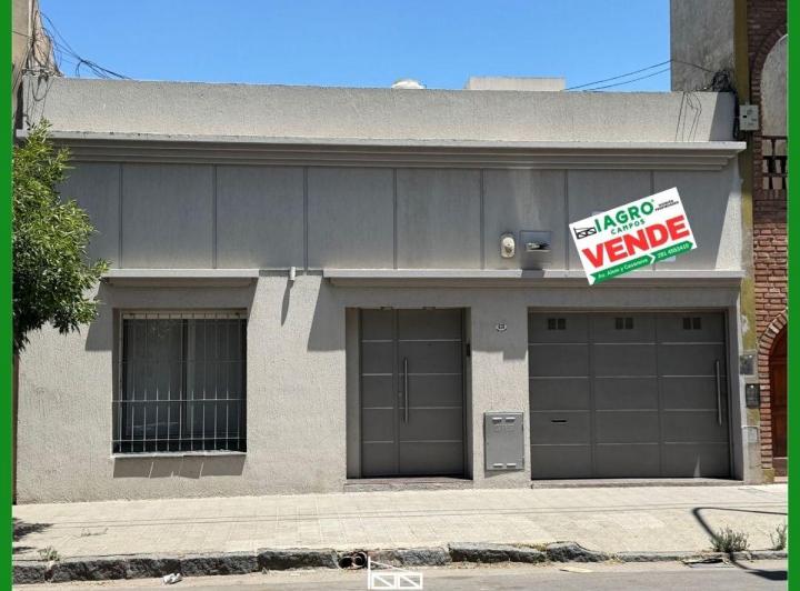Casa · 256m² · 6 Ambientes · 1 Cochera
