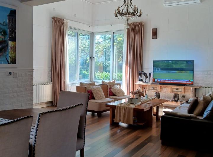 Casa · 357m² · 5 Ambientes · 1 Cochera