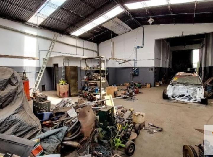 Local comercial · 348m² · 1 Ambiente
