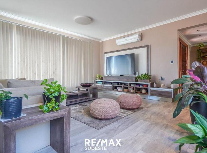 Casa · 450m² · 4 Ambientes · 2 Cocheras