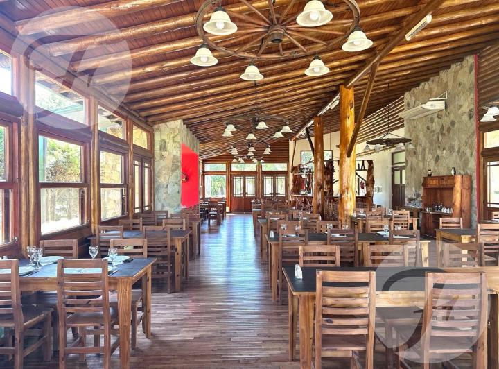 Local comercial · 650m² · 5 Ambientes · 2 Cocheras