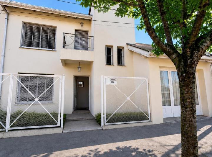 Casa · 203m² · 6 Ambientes · 1 Cochera